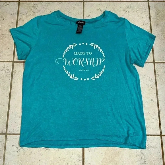 Large JUSTIFY Christian Tee “MADE TO WORSHIP PSALM 95:1” - Picture 7 of 7